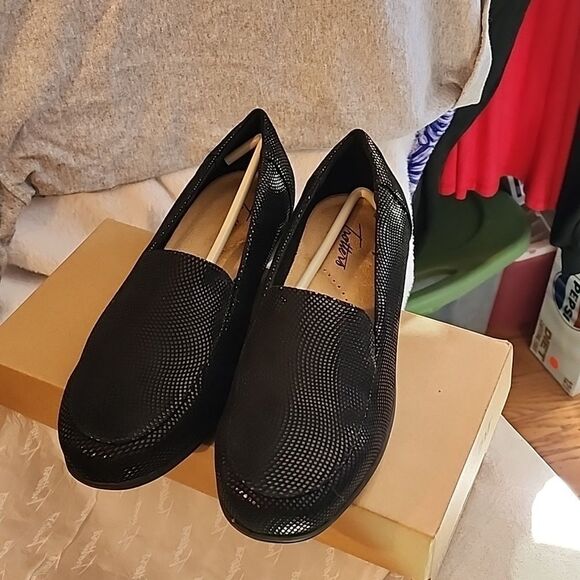 Trotters Dianna Black Mini Dots Size 8WW NWT IN BOX - Picture 1 of 7